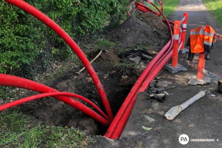 Gravearbejde – forsyningsledninger, kloakledninger, udgravning til byggegrunde Styret underboring, styrbar underboring, no-dig. Gravearbejde under vejen af PA Underboring